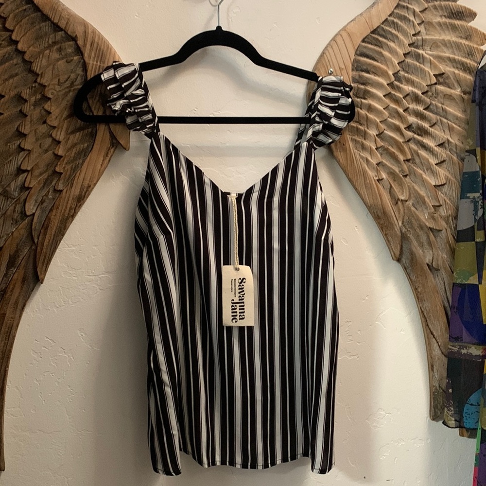 Black and white sleeveless top . NWT Savanna Jane .